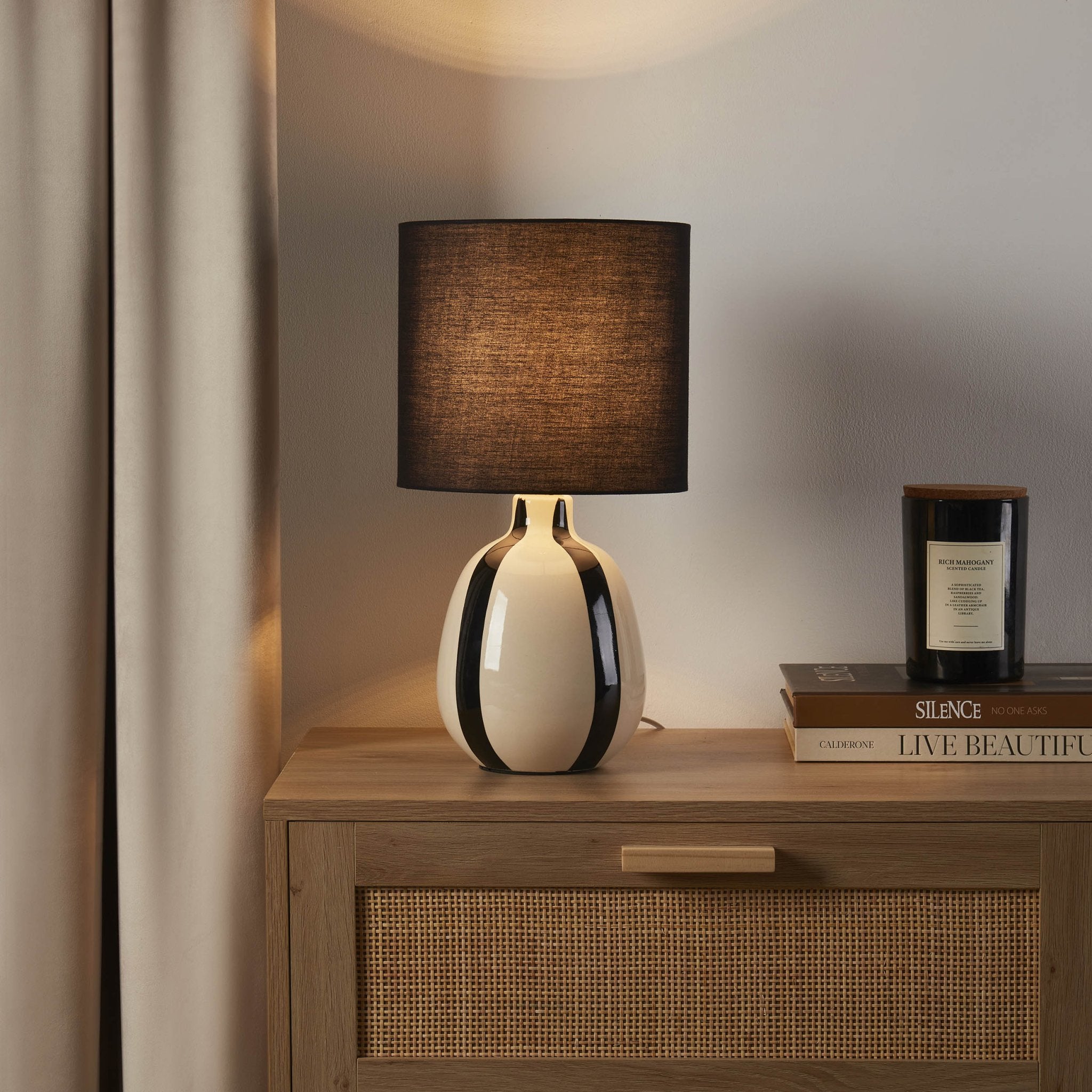 Retro gestreifte tischlampe - warmes umgebungslicht - keramik schwarz creme - zuhause büro