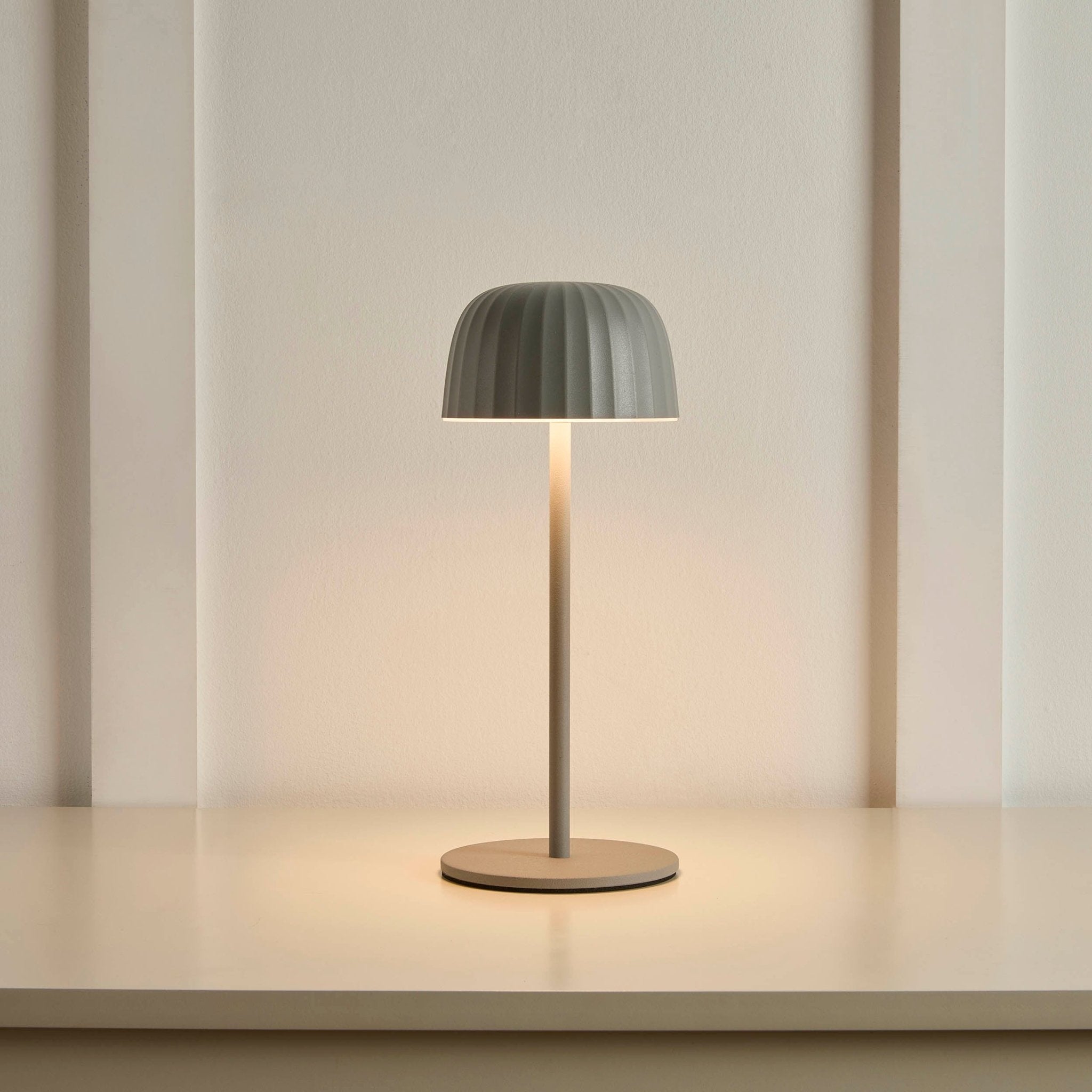 Wasserdichte led wiederaufladbare tischlampe - grau