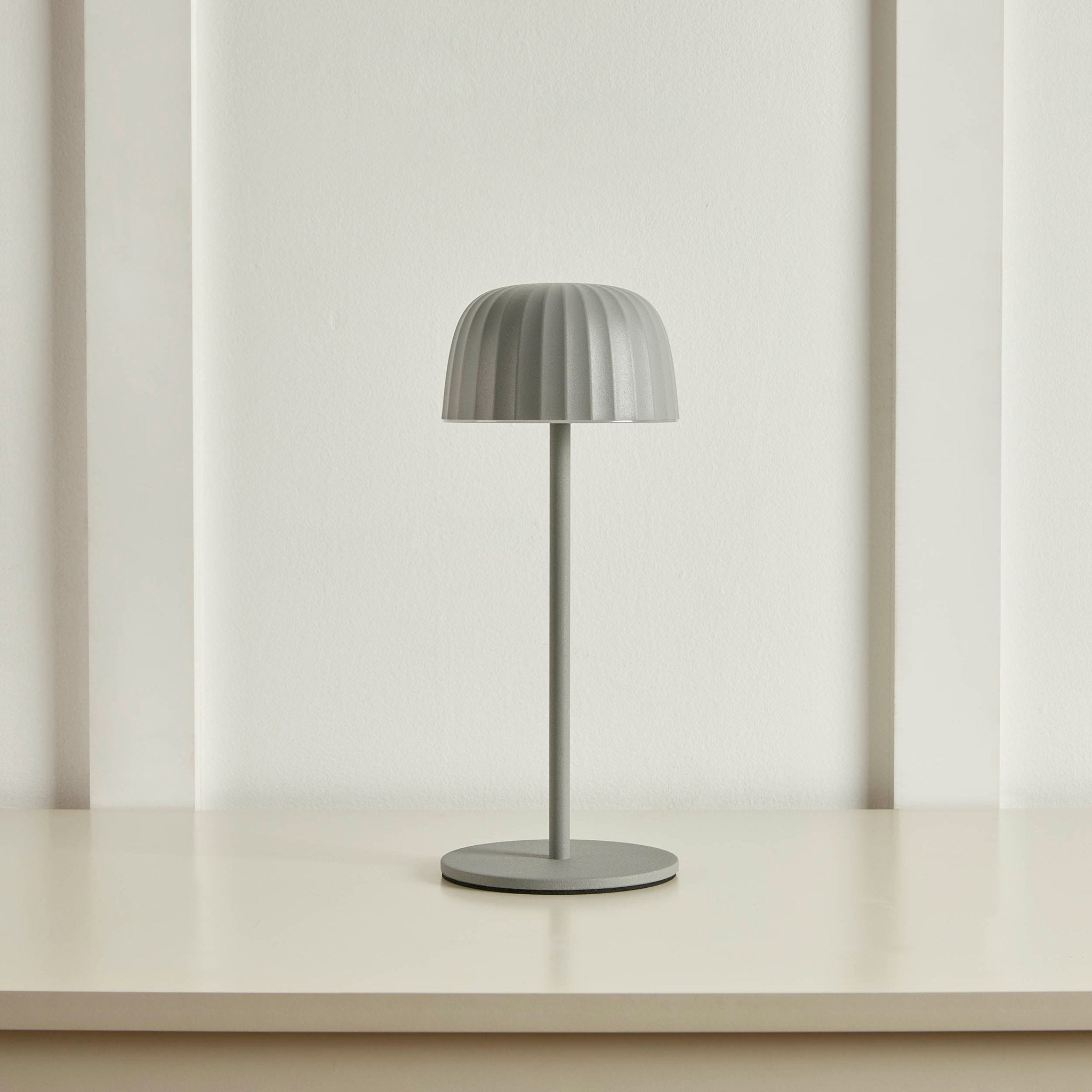 Wasserdichte led wiederaufladbare tischlampe - grau